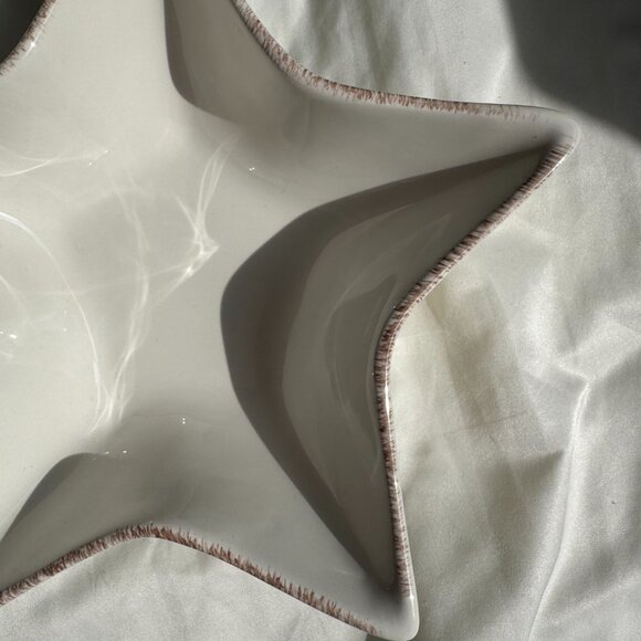 EUC, Pottery Barn Star Shape Serving Dish, Ceramic, Cream with Brown Trim, 7 in. - Picture 4 of 9